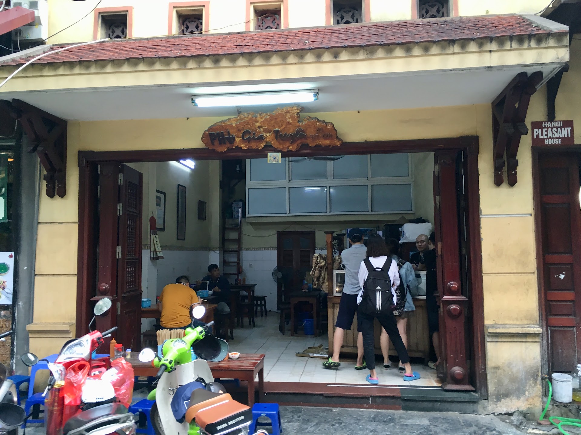 Bora perambular por Hanói: comida de rua no Bairro Antigo