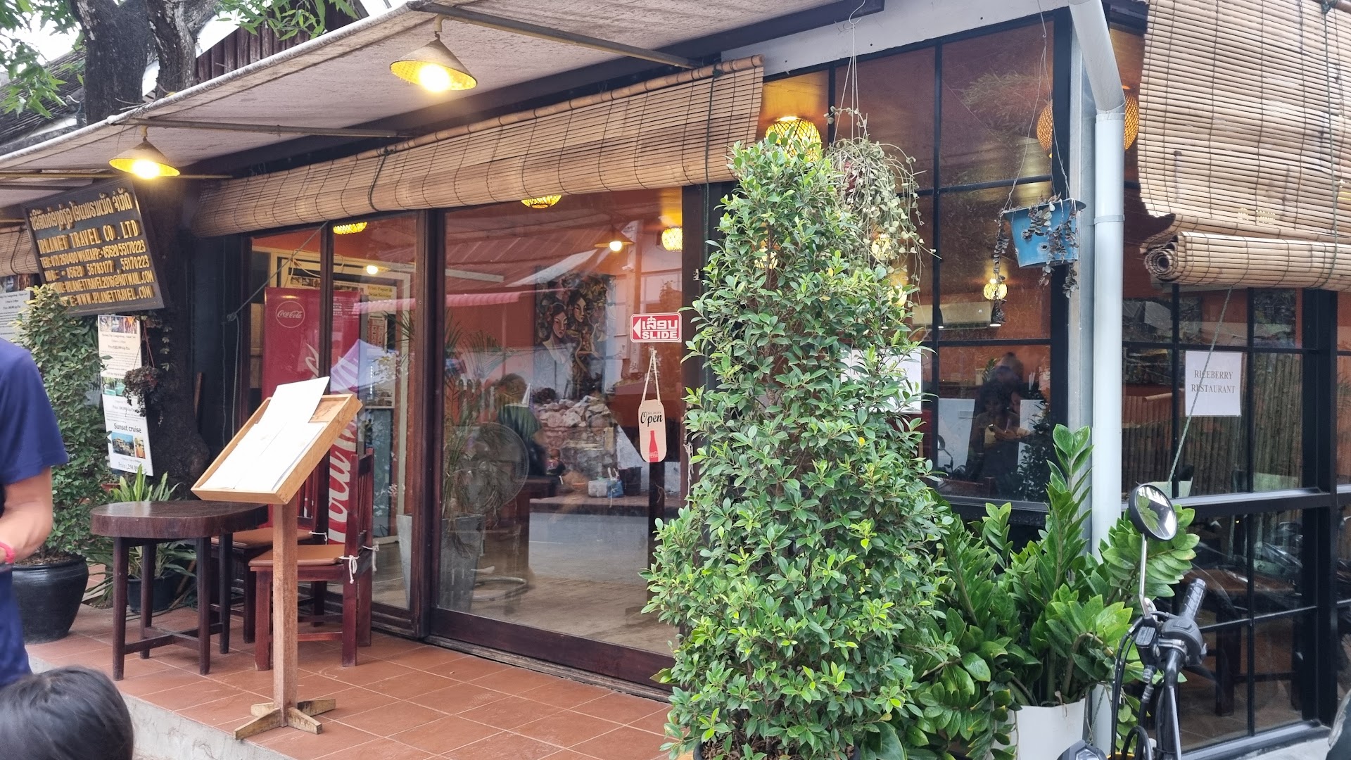 Luang Prabang às 6h da manhã — o Mercado Phousi antes dos turistas chegarem (e o cheiro do khao niao na rua)