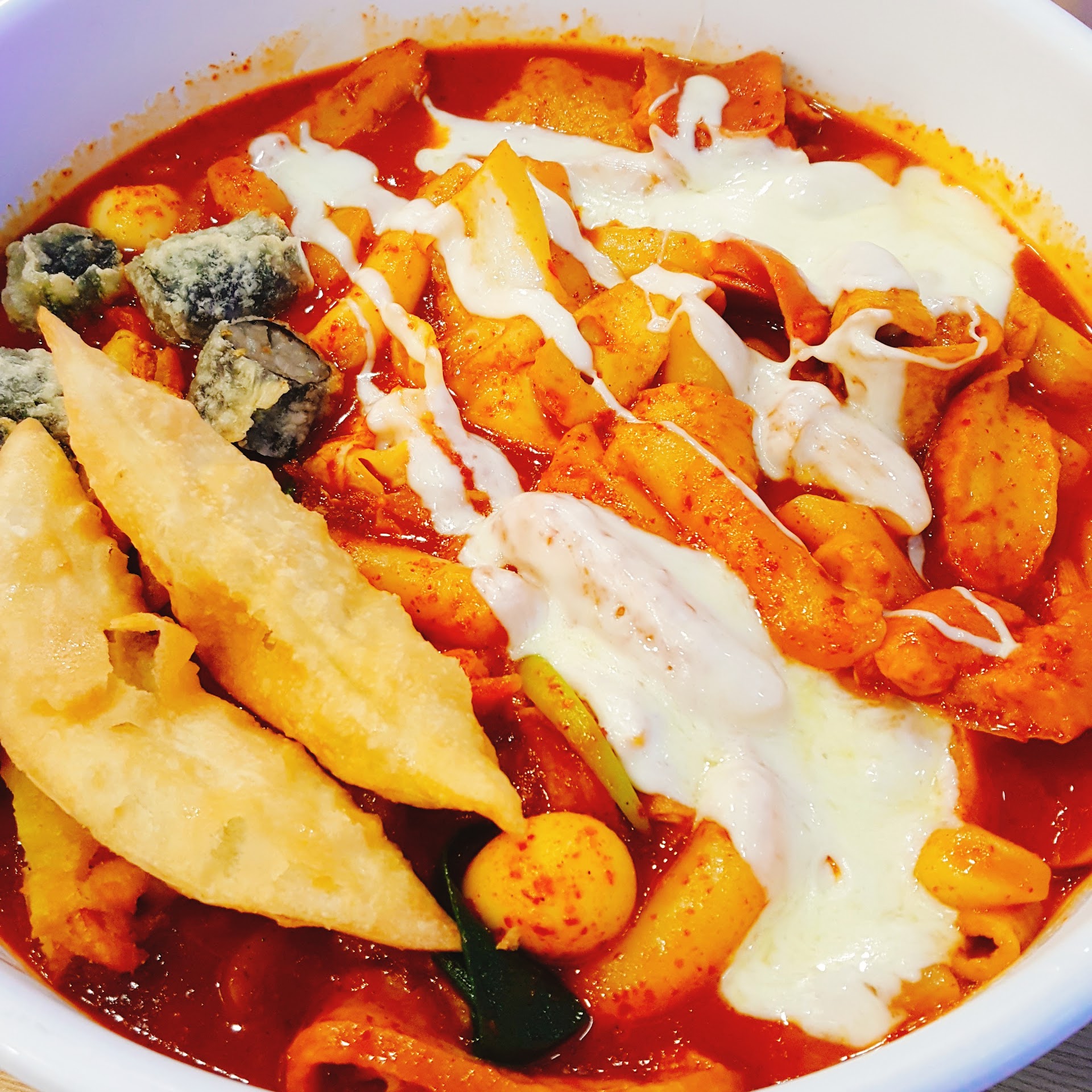 Comida de Rua em Myeongdong: O Paraíso Gastronômico de Seul