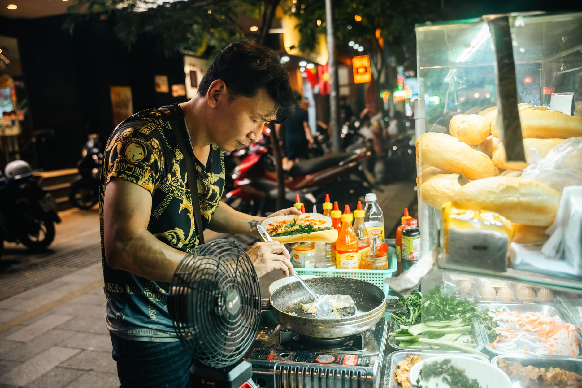 Bánh Mi Vietnamita: O Sanduíche de Saigon que Conquista o Mundo