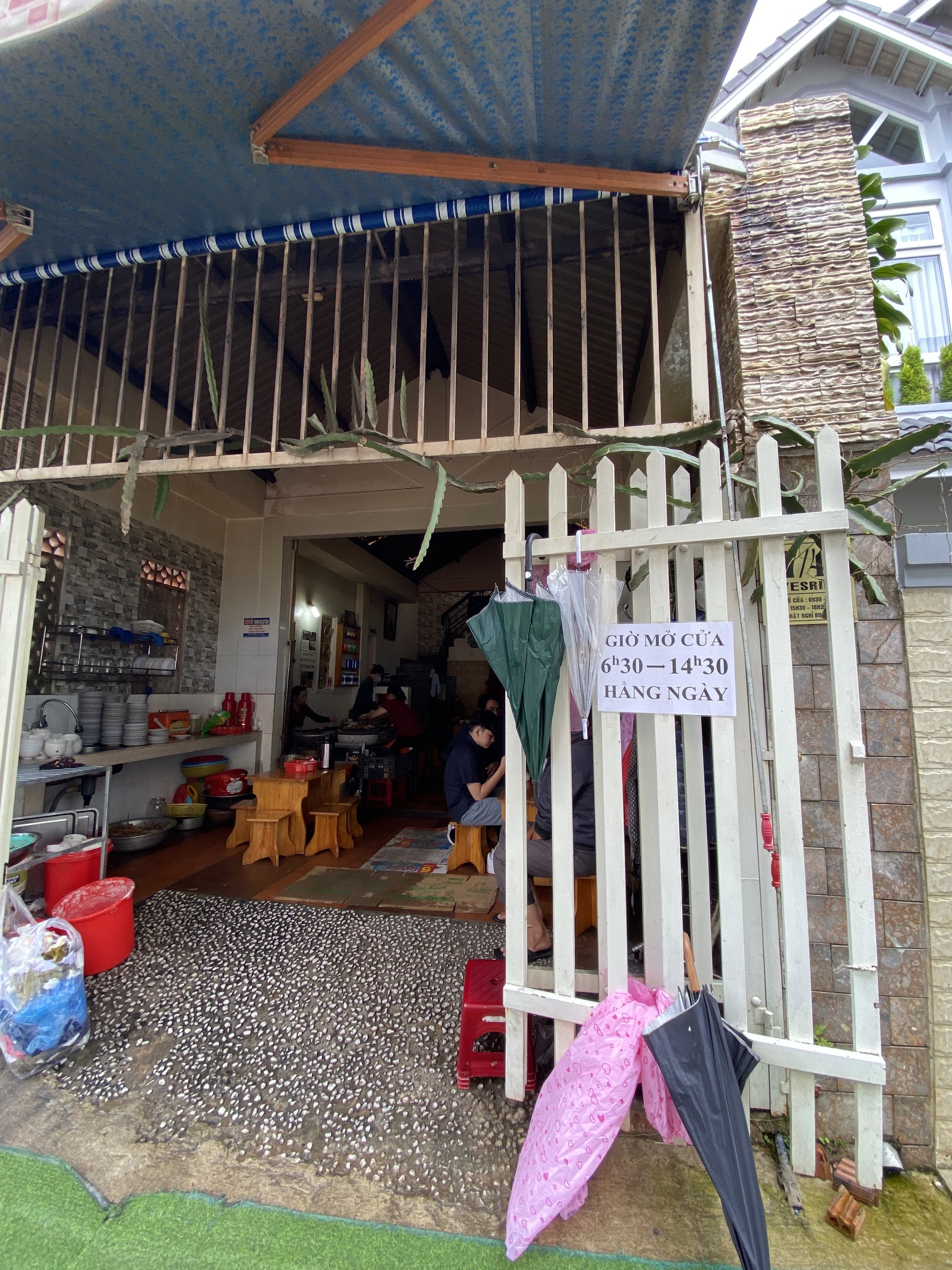 O café da manhã que Đà Lạt esconde do turista apressado: Bánh Căn no mercado ao amanhecer