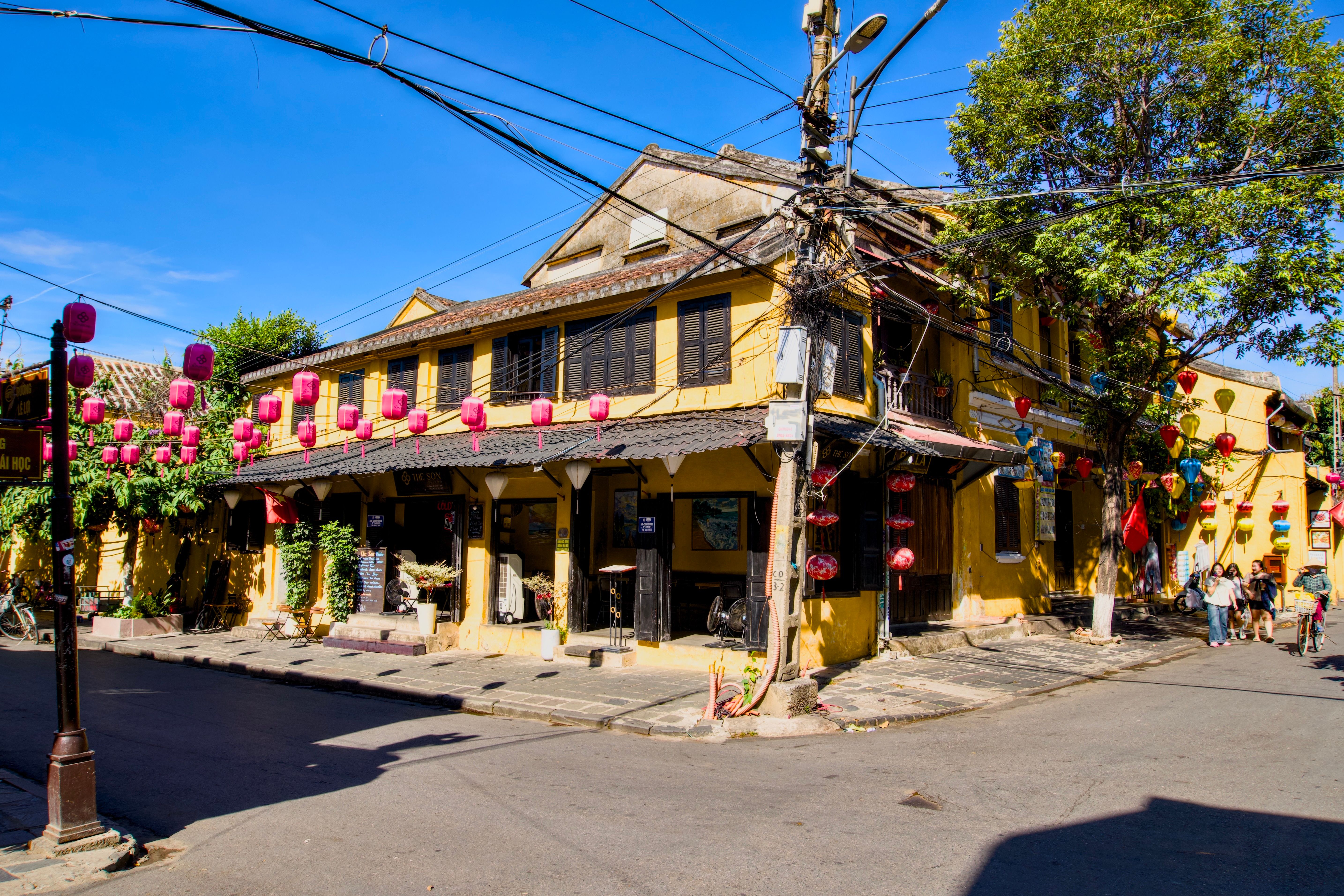 Hoi An às 18h: quando as lanternas acendem e a cidade vira outra