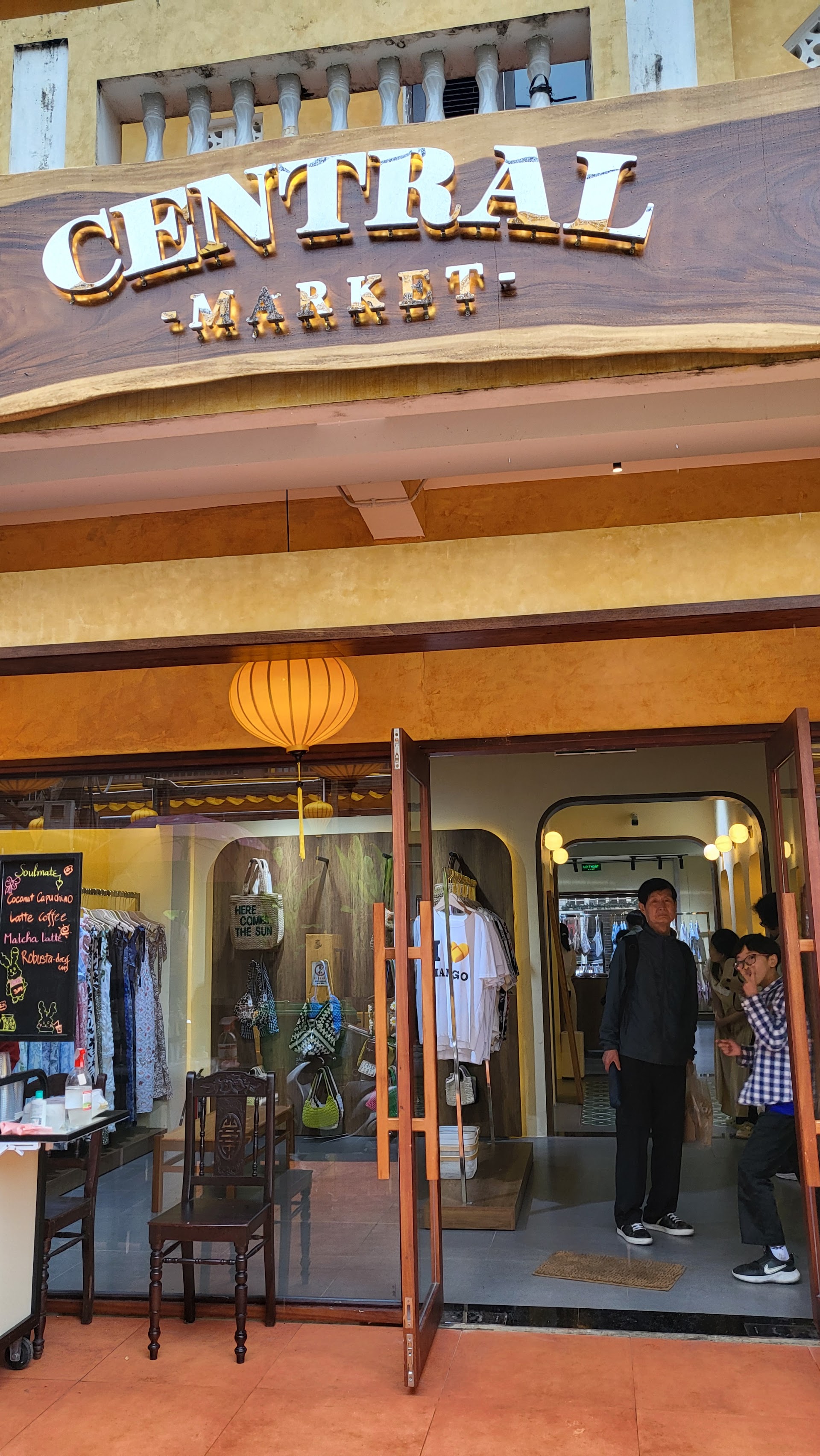 Hội An às 6h da manhã: o mercado Chợ que os turistas nunca veem — e o Cao Lầu que esfria rápido