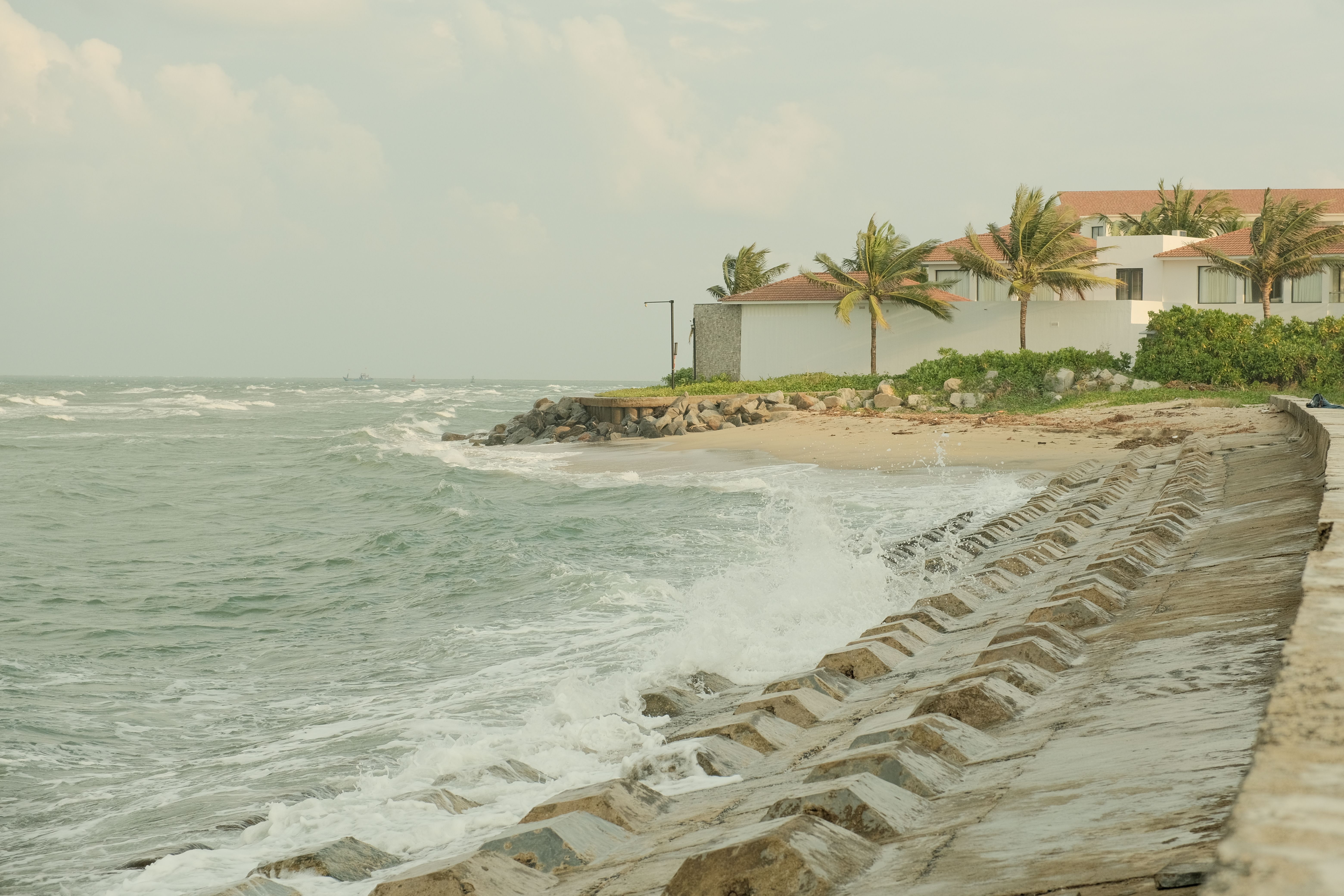 Da Nang: piscina infinita com vista pro mar — vale a diária?
