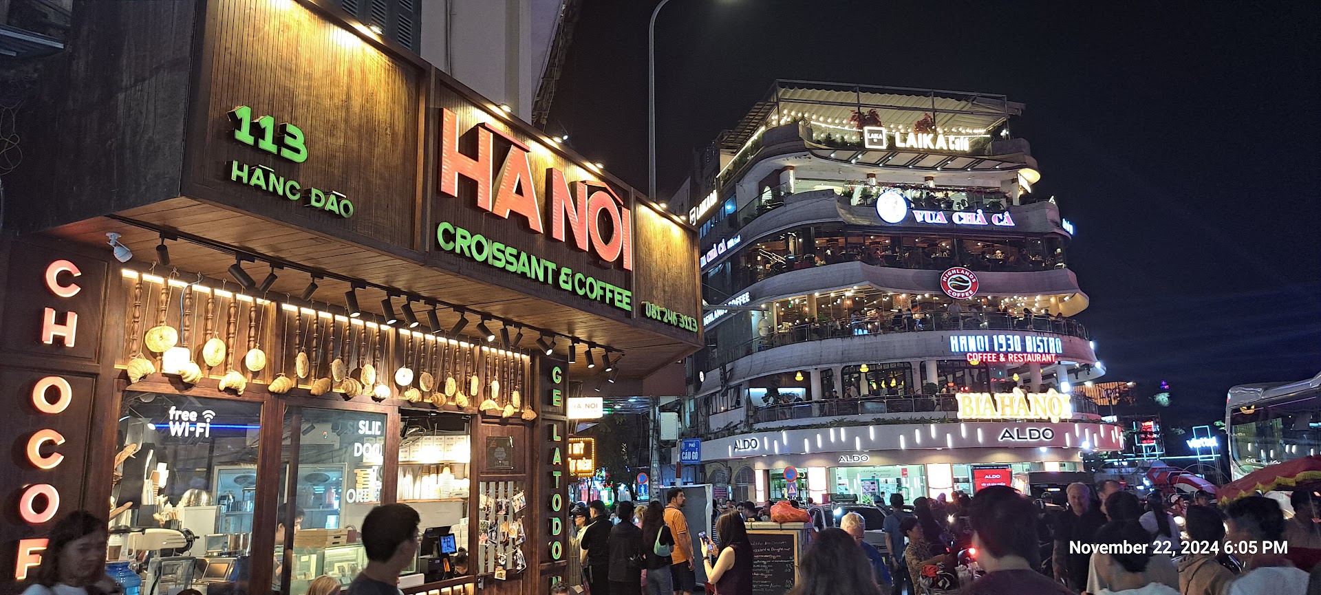 O prato que acorda Hanói: bún chả de R$8 no mercado que ninguém te conta