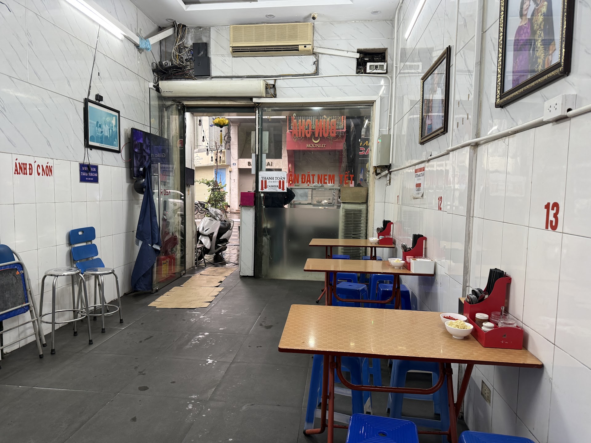 O almoço que Hanói esconde no Bairro Antigo: Bún Chả de verdade por menos de R$ 15