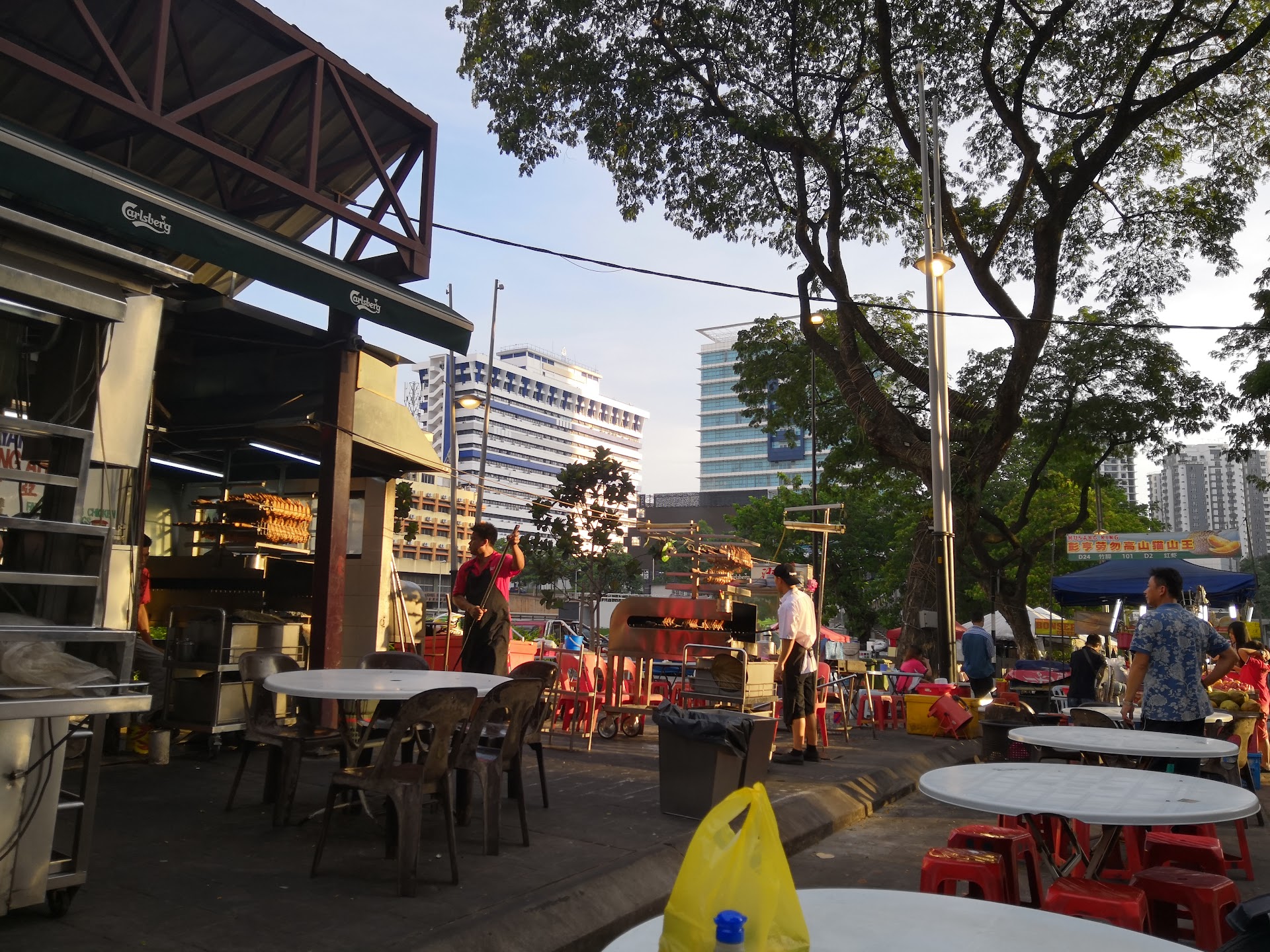 Perambulando por Jalan Alor: a rua que cheira a Kuala Lumpur de noite