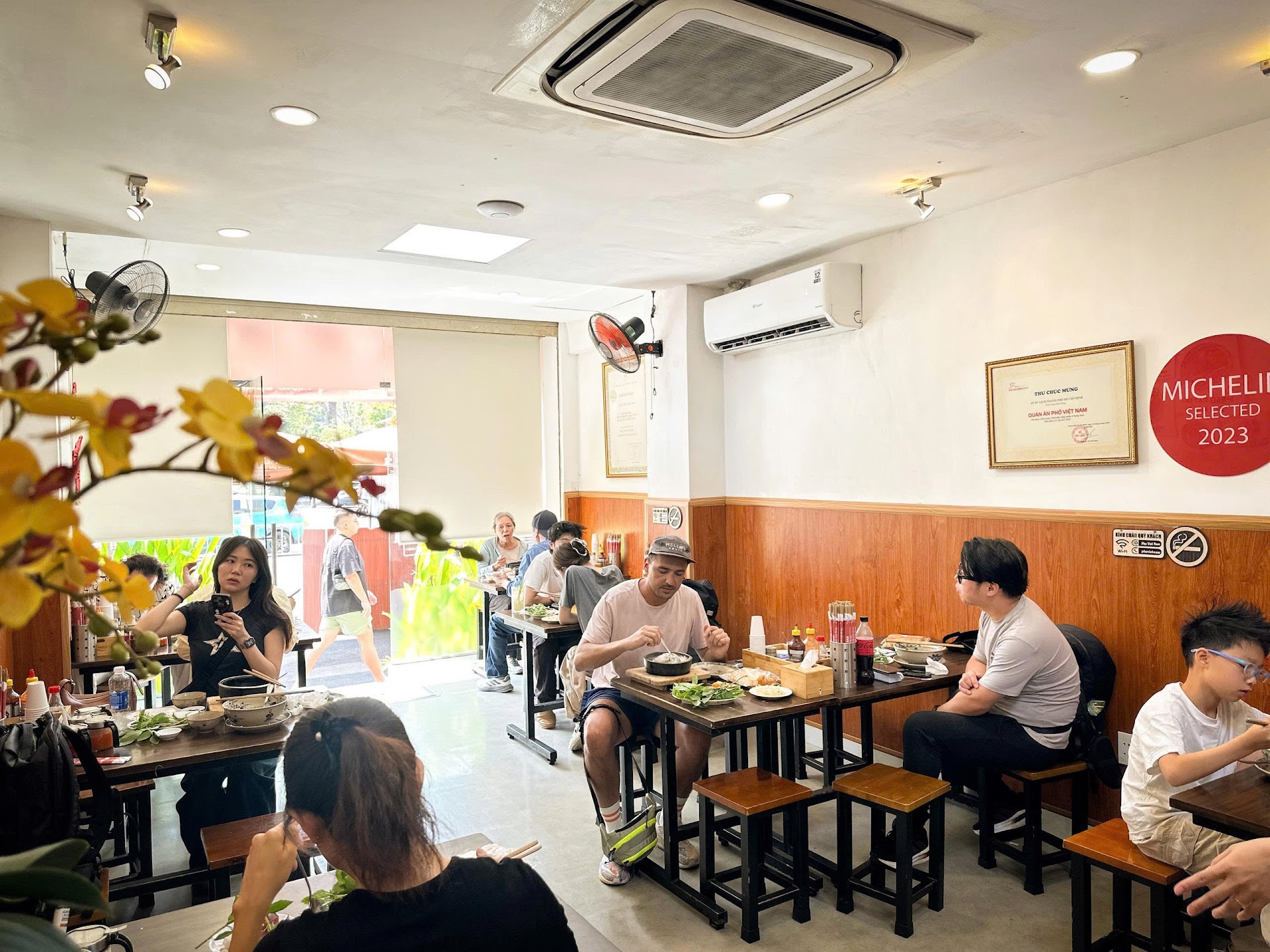 O café da manhã mais intenso de Saigão custa menos de R$10 — e poucos turistas conhecem
