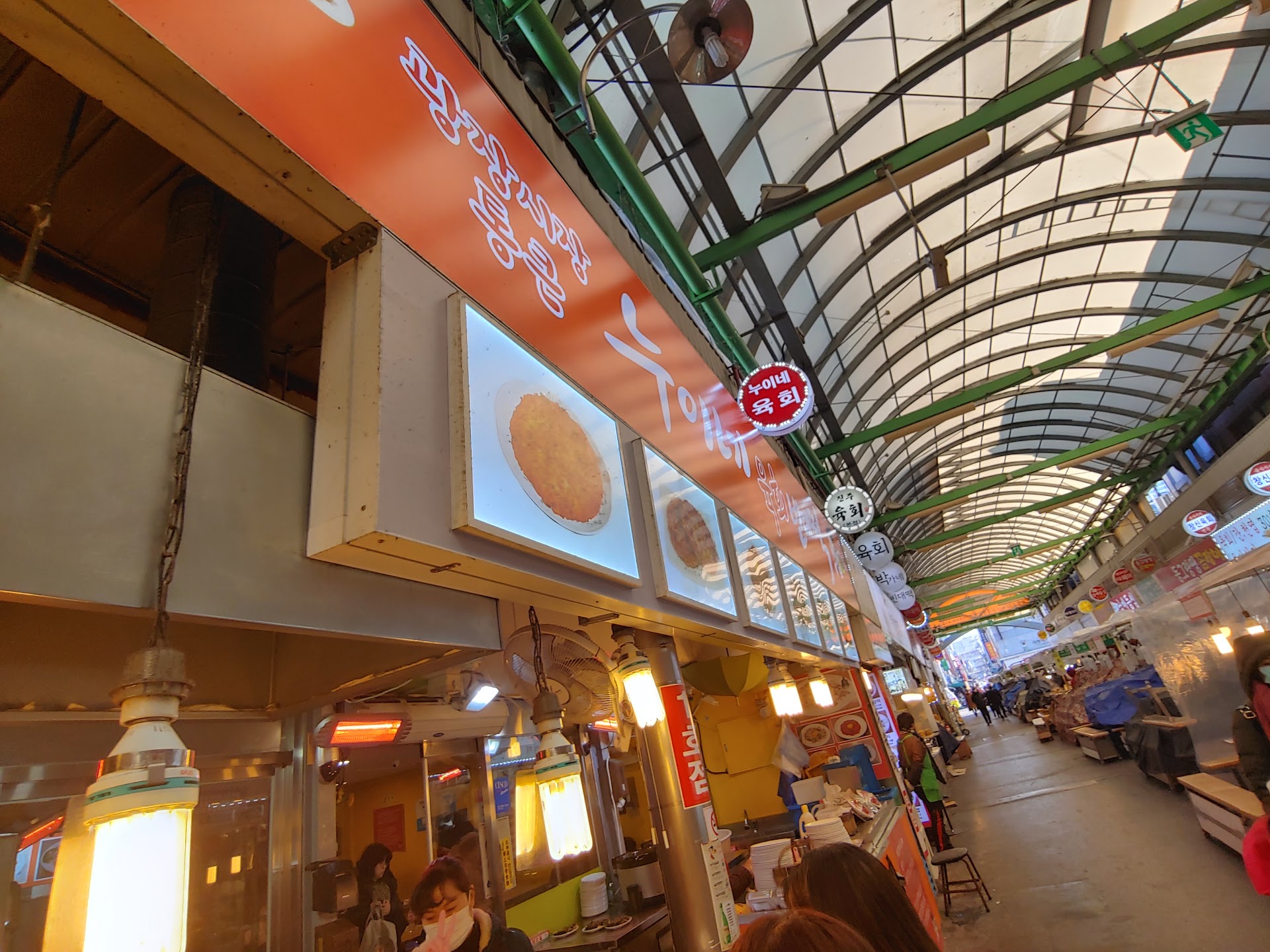 O mercado mais vivo de Seul que os turistas ainda não encontraram