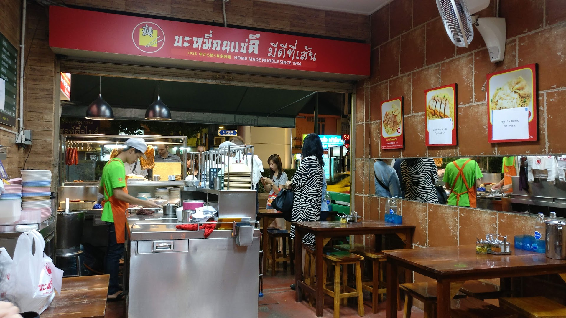 Qual o Segredo de Talat Phlu? A Comida de Rua MAIS Autêntica de Bangkok te Espera!