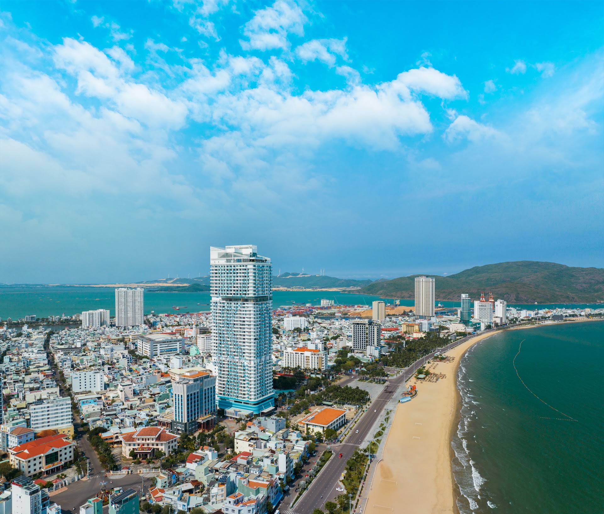 Canary Gold Hotel Quy Nhon - Beachfront Iconic Location