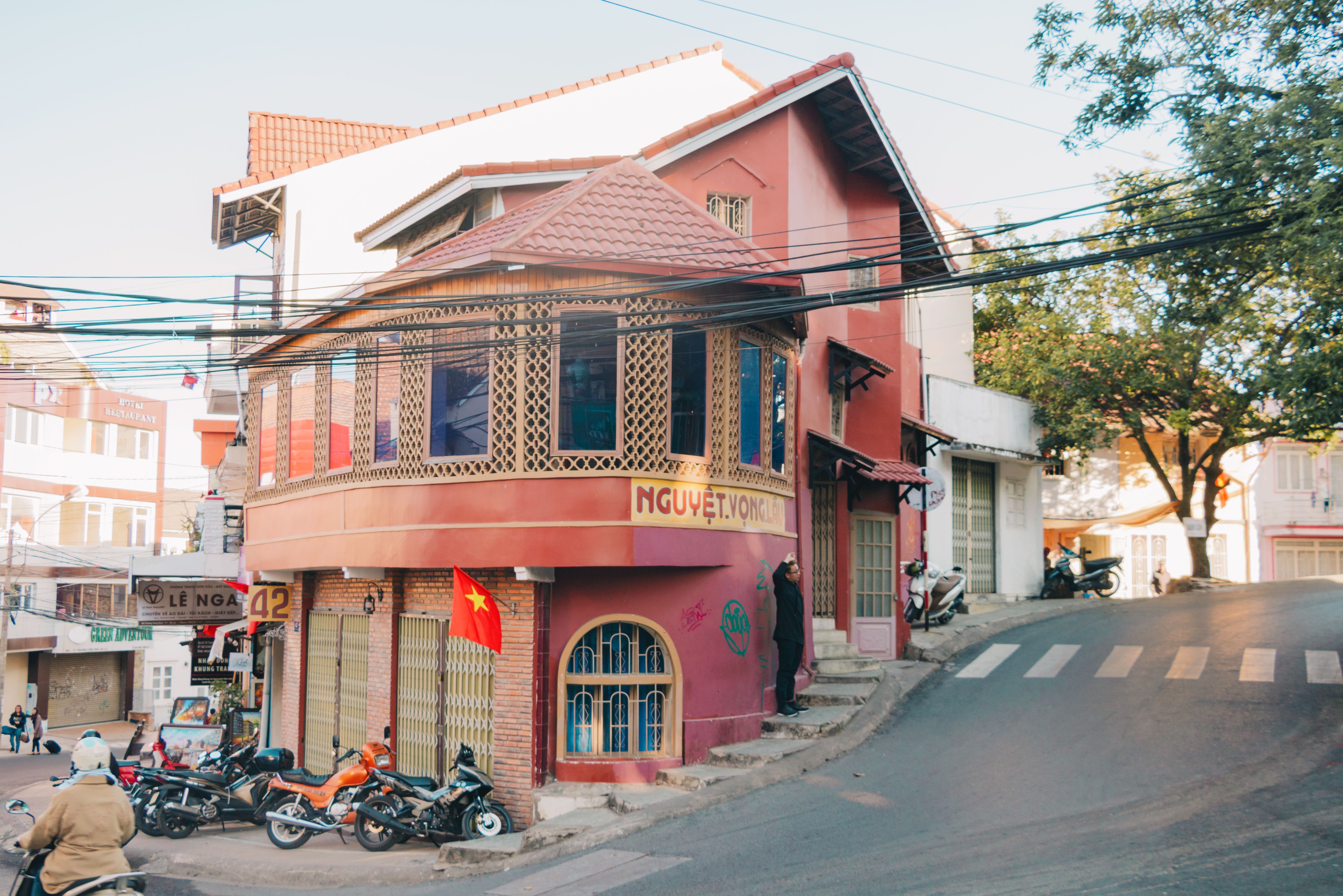 O café da manhã que Đà Lạt esconde do turista apressado: Bánh Căn no mercado ao amanhecer
