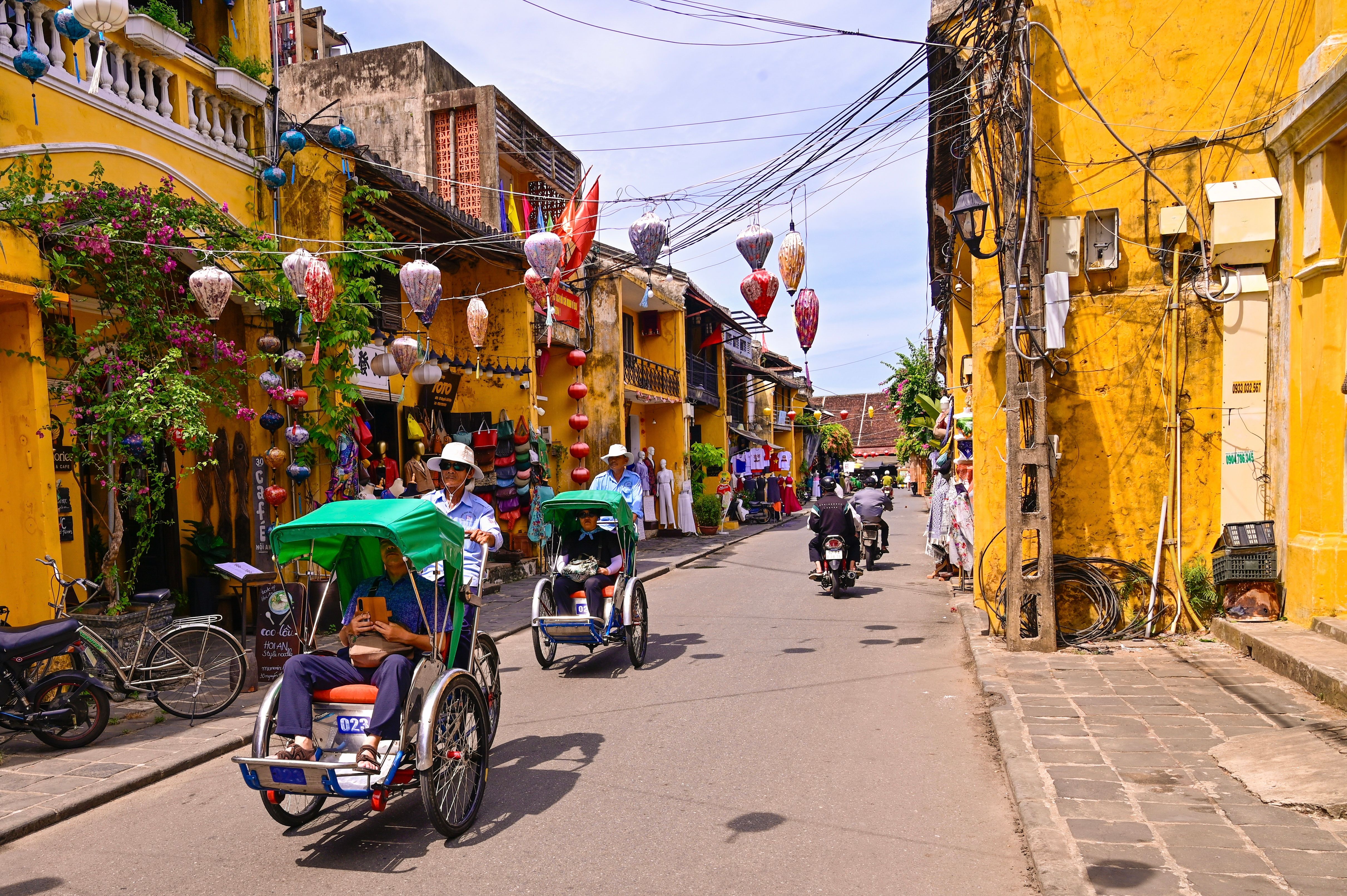 Hoi An às 18h: quando as lanternas acendem e a cidade vira outra