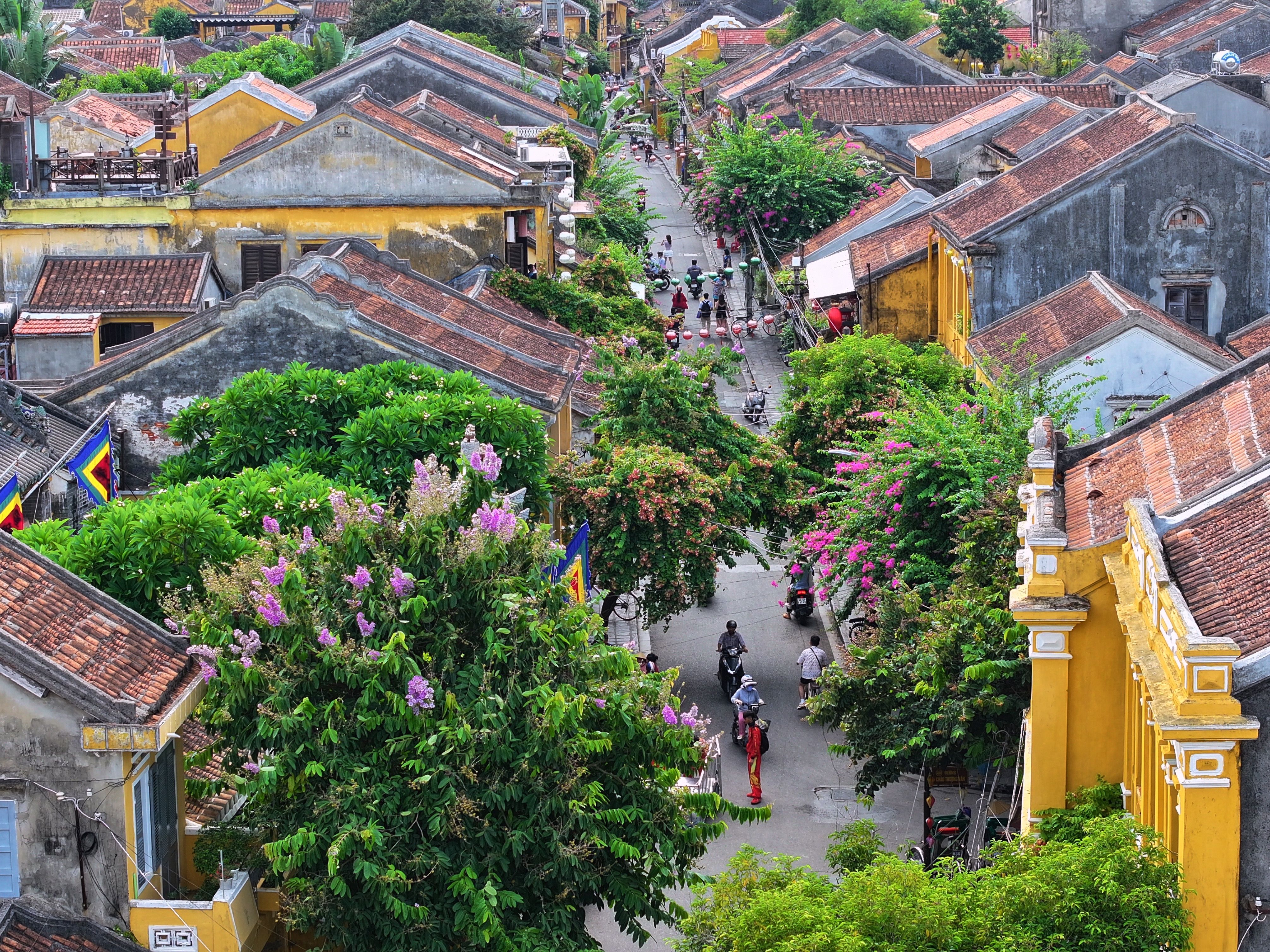 Hoi An às 18h: quando as lanternas acendem e a cidade vira outra