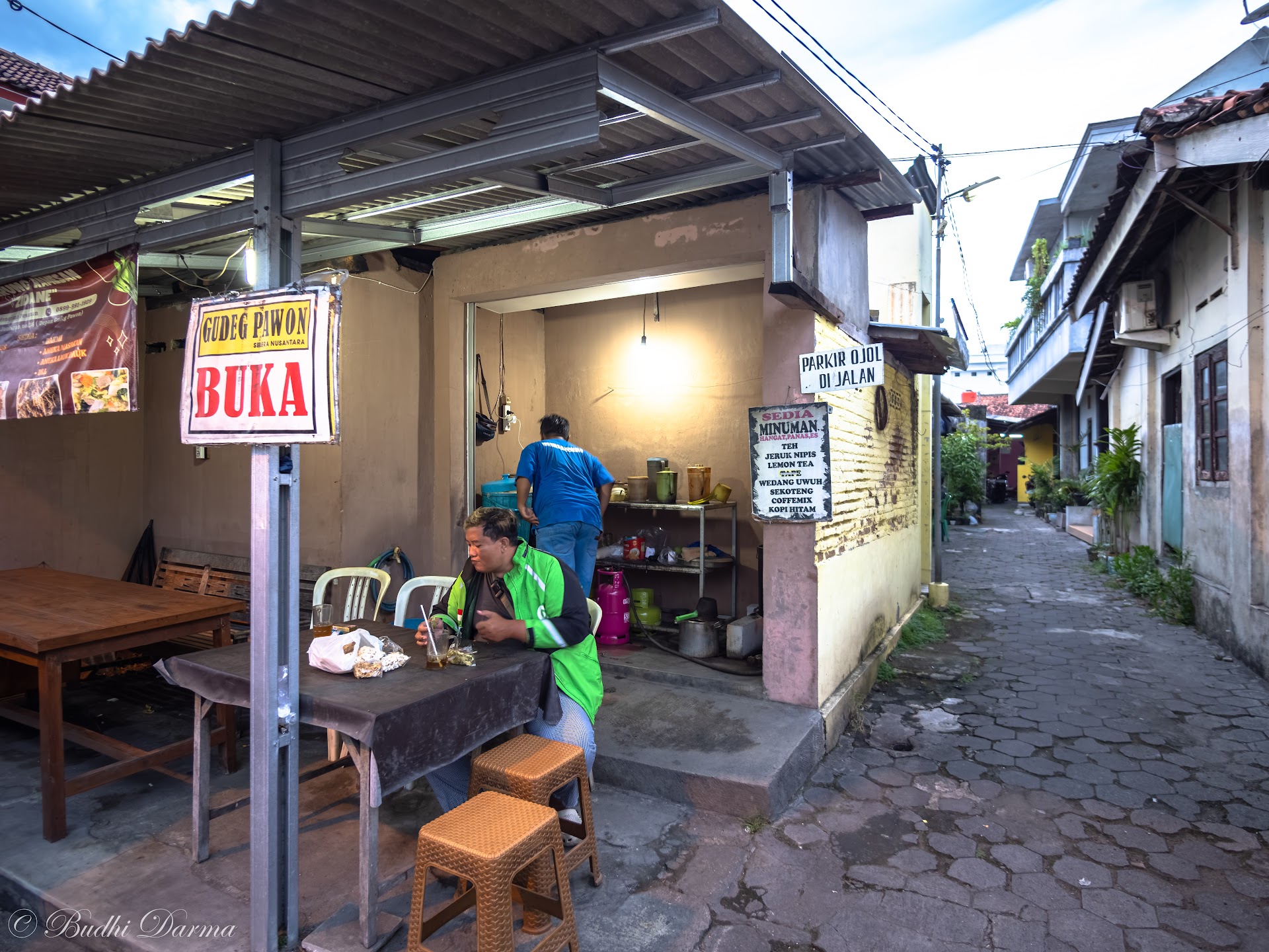 Mercado Beringharjo, Yogyakarta — o cheiro de gudeg às 7h da manhã