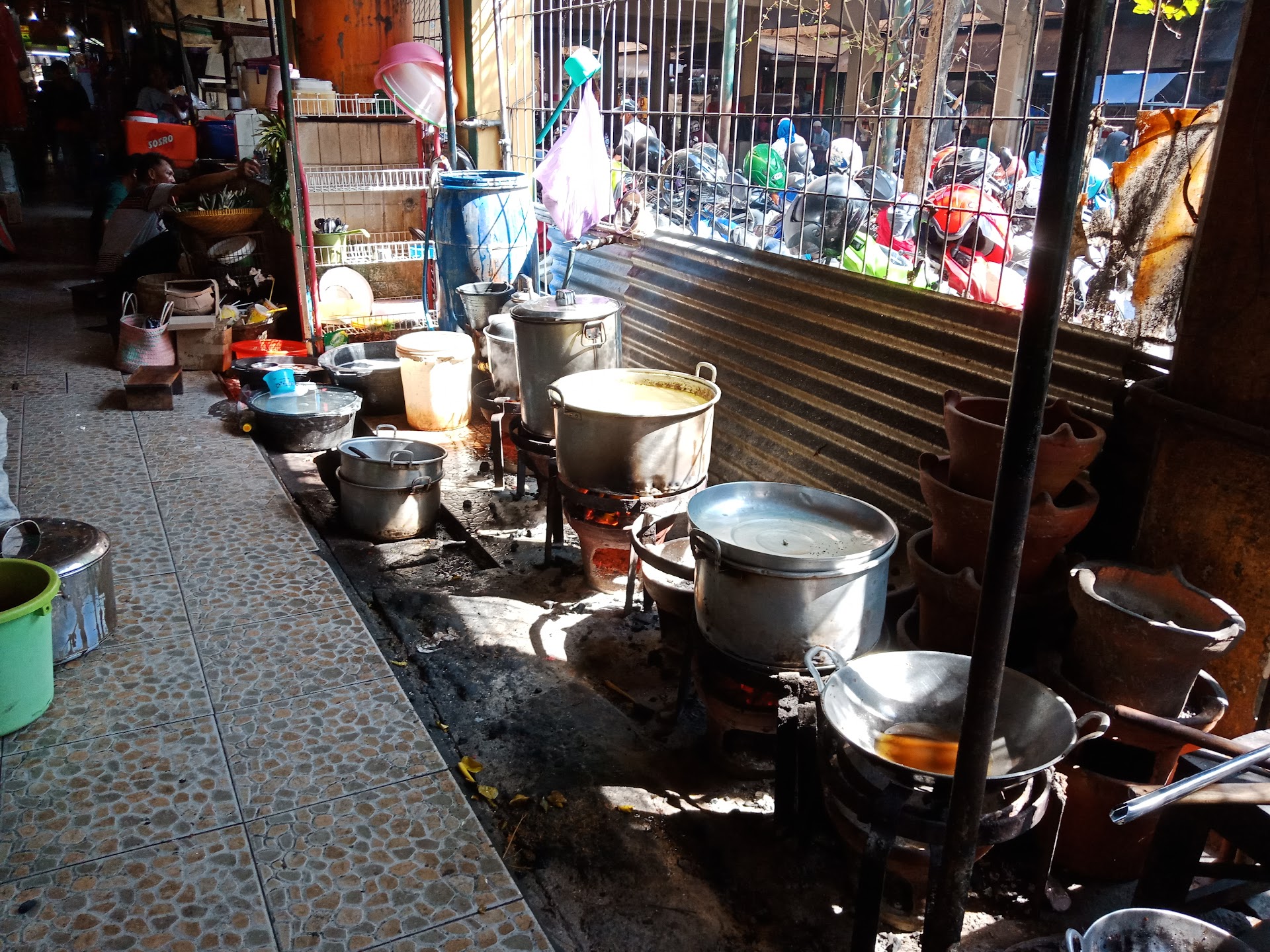 Mercado Beringharjo, Yogyakarta — o cheiro de gudeg às 7h da manhã